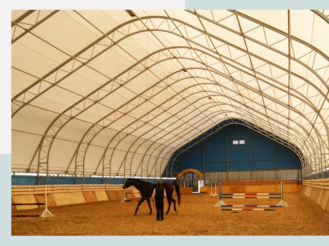 Строительство конных манежей в Твери